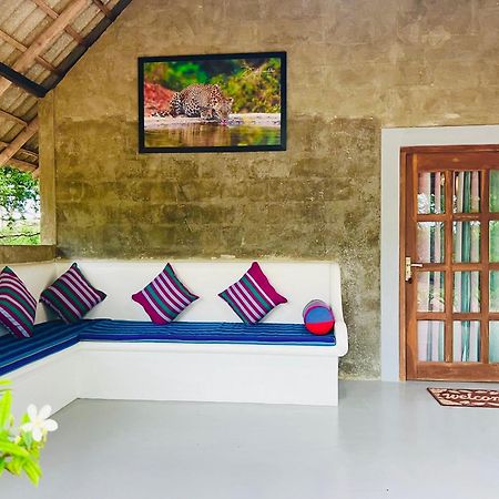 Kingfisher Beach Resort-Yala Kirinda  Exteriör bild