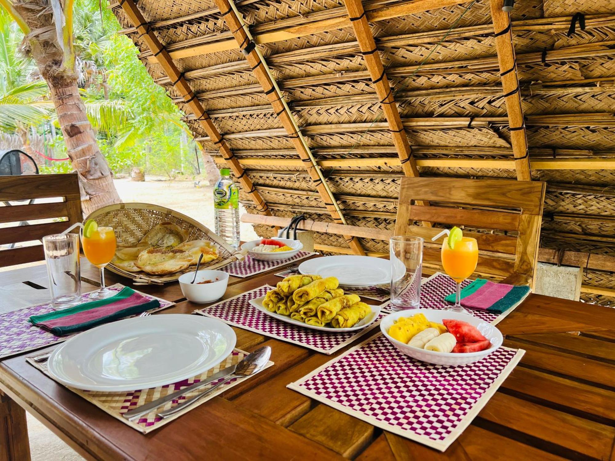Kingfisher Beach Resort-Yala Kirinda  Exteriör bild