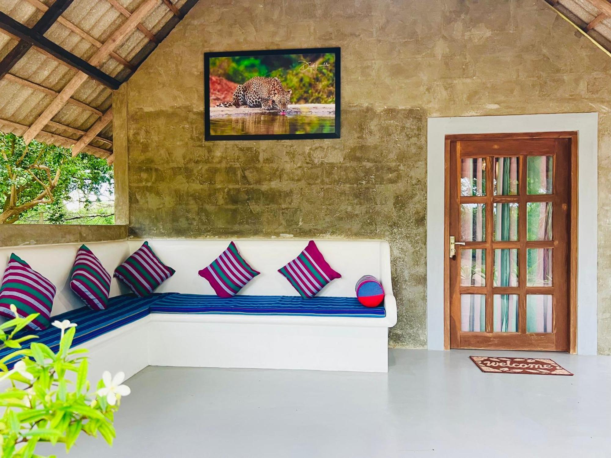 Kingfisher Beach Resort-Yala Kirinda  Exteriör bild