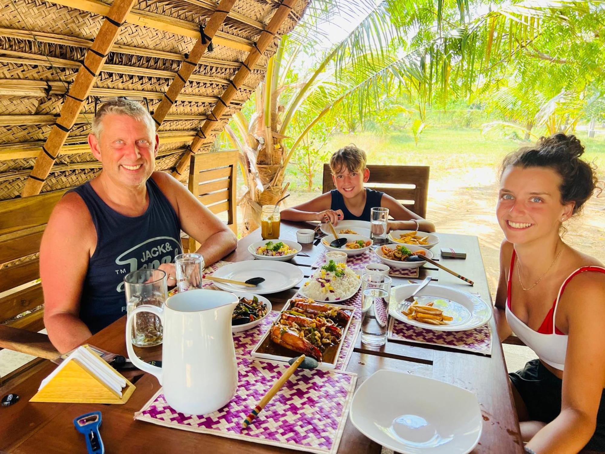 Kingfisher Beach Resort-Yala Kirinda  Exteriör bild