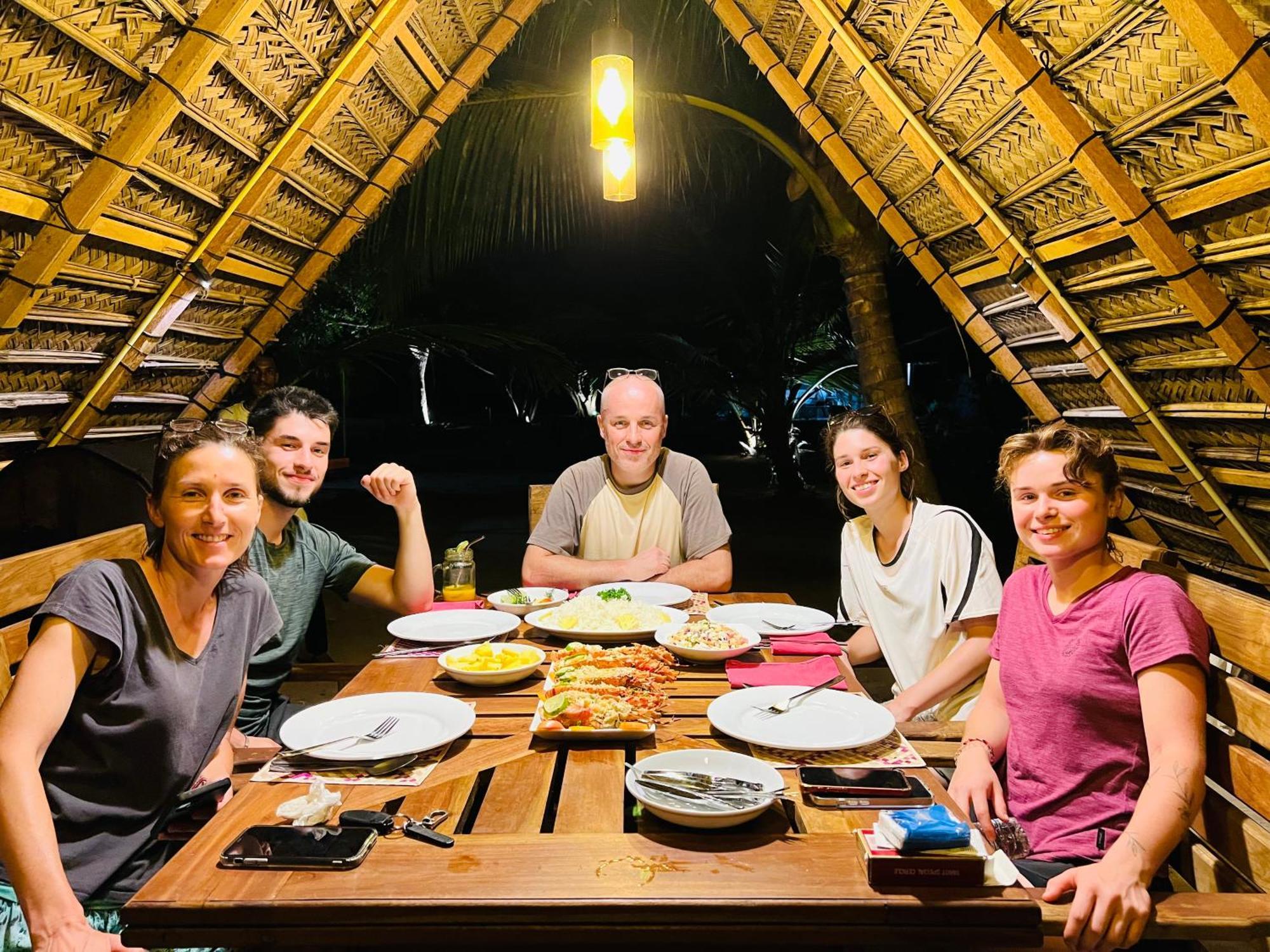 Kingfisher Beach Resort-Yala Kirinda  Exteriör bild