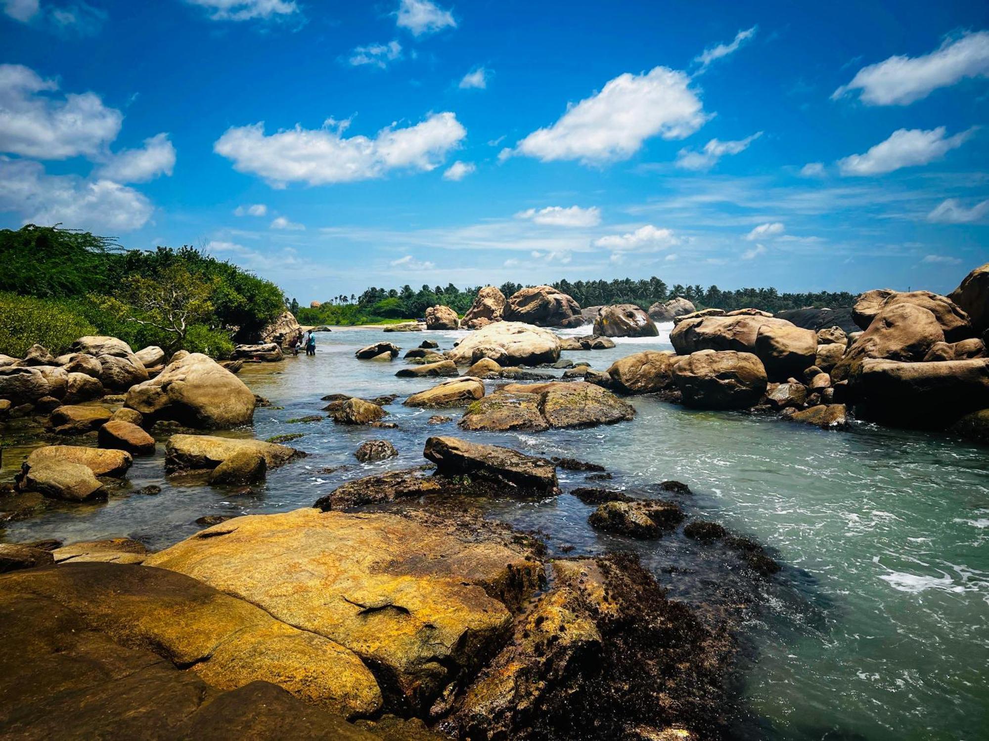 Kingfisher Beach Resort-Yala Kirinda  Exteriör bild